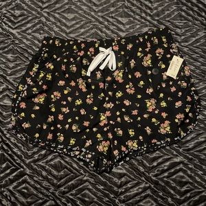 NWT floral Aeropostale shorts size medium.